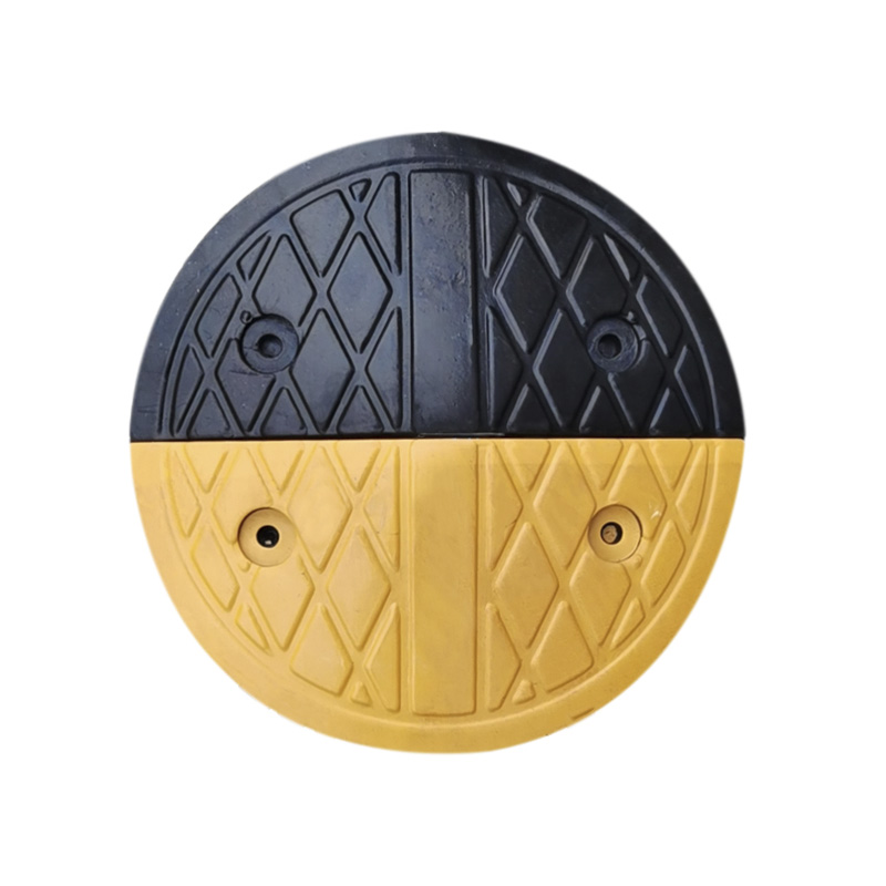 Tope de velocidad de caucho duradero para calmar el tráfico, diseño negro y amarillo de alta visibilidad, fácil instalación