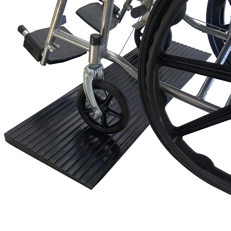 Rampa de umbral para silla de ruedas, ligera, antideslizante y duradera, ayuda de transición portátil, alfombrilla para escalones para interiores y exteriores, color negro