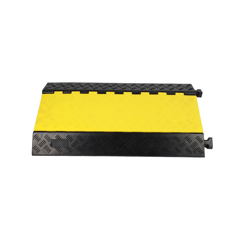 Seguridad del tráfico de la cubierta del cordón de 2 canales de la rampa modular resistente de goma amarilla negra del protector del cable